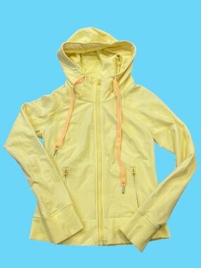🇨🇦 🍋 Soft Yellow Lululemon Hoodie 🍋